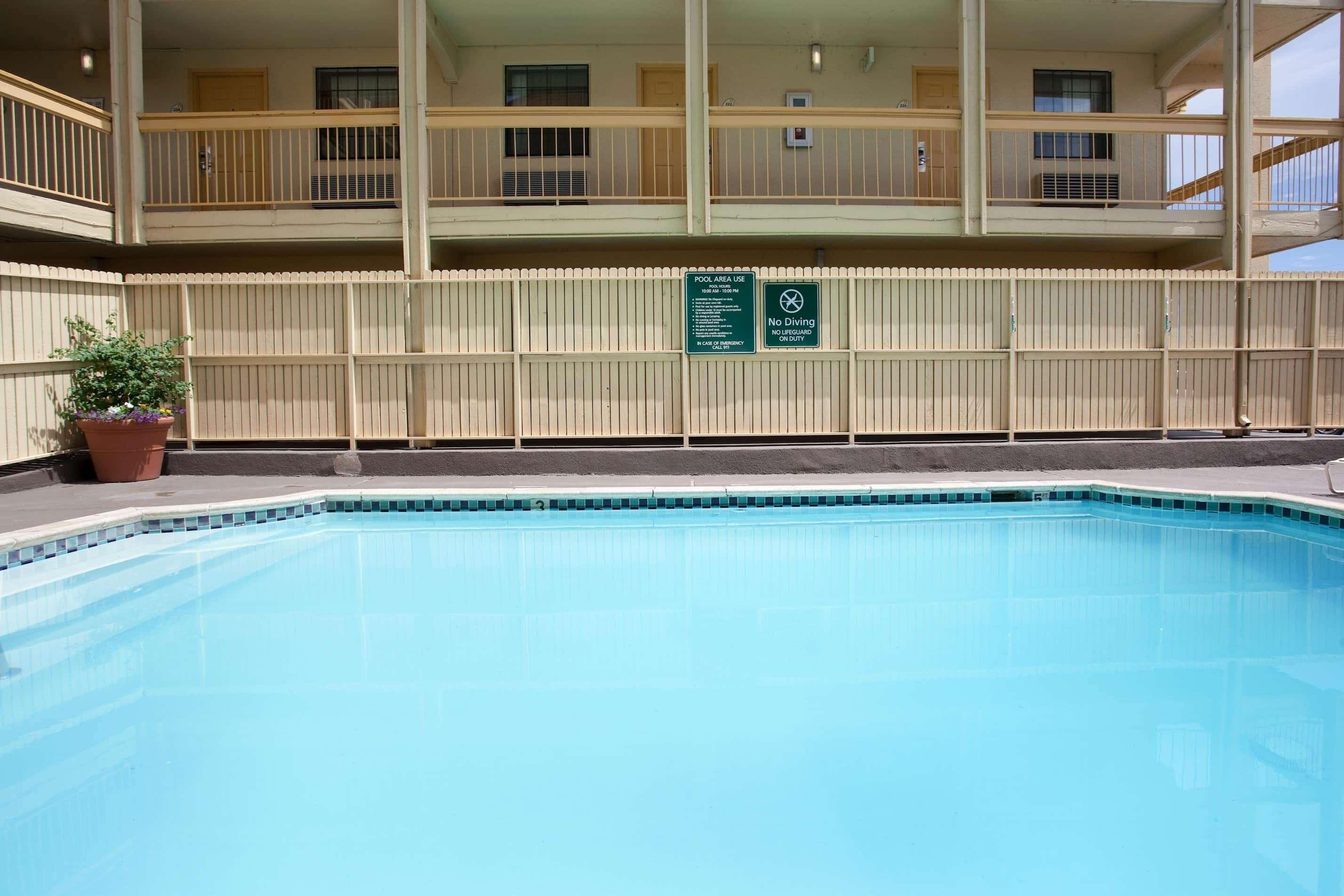 La Quinta Inn By Wyndham Denver Central エクステリア 写真