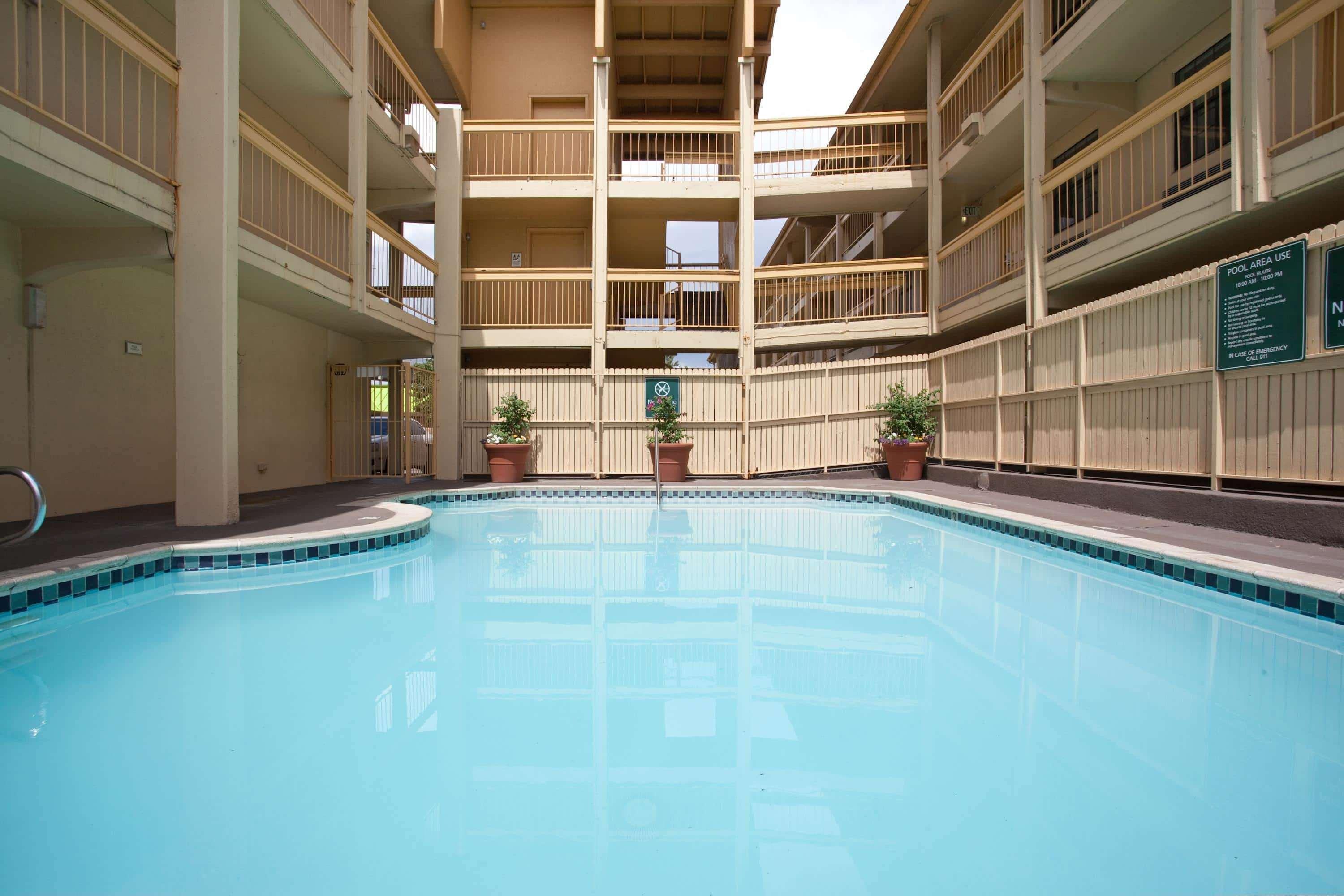 La Quinta Inn By Wyndham Denver Central エクステリア 写真