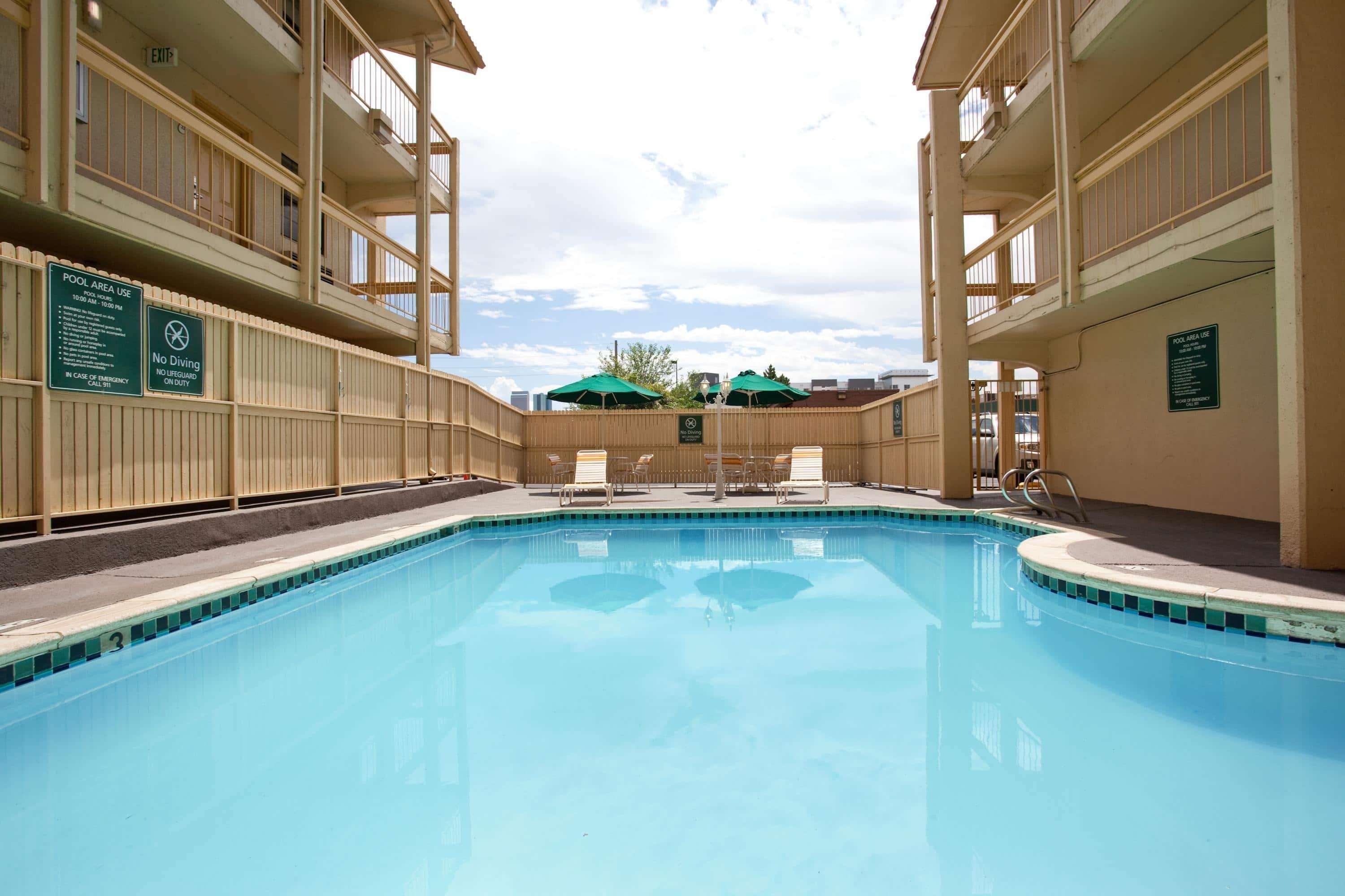 La Quinta Inn By Wyndham Denver Central エクステリア 写真