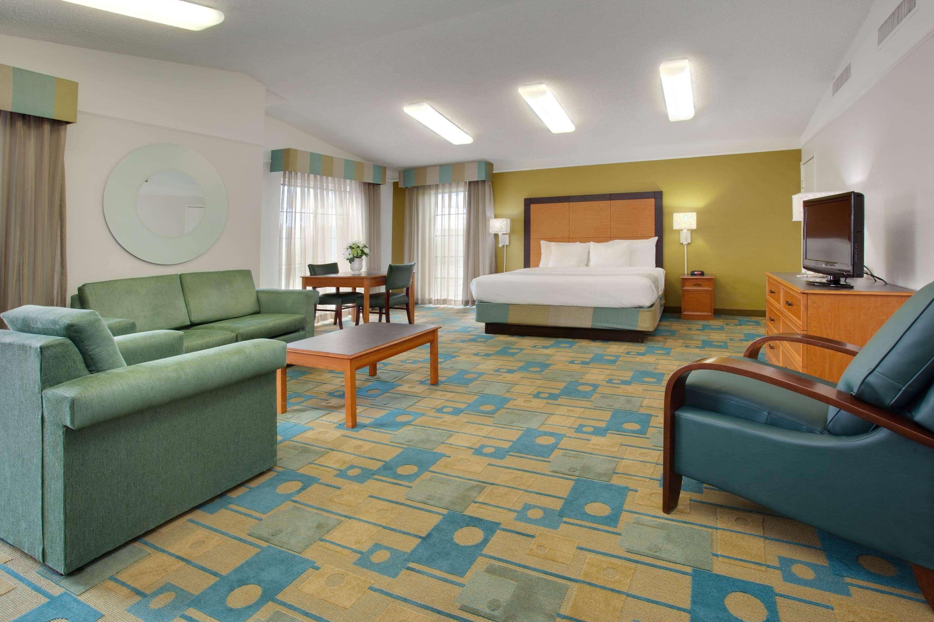 La Quinta Inn By Wyndham Denver Central エクステリア 写真