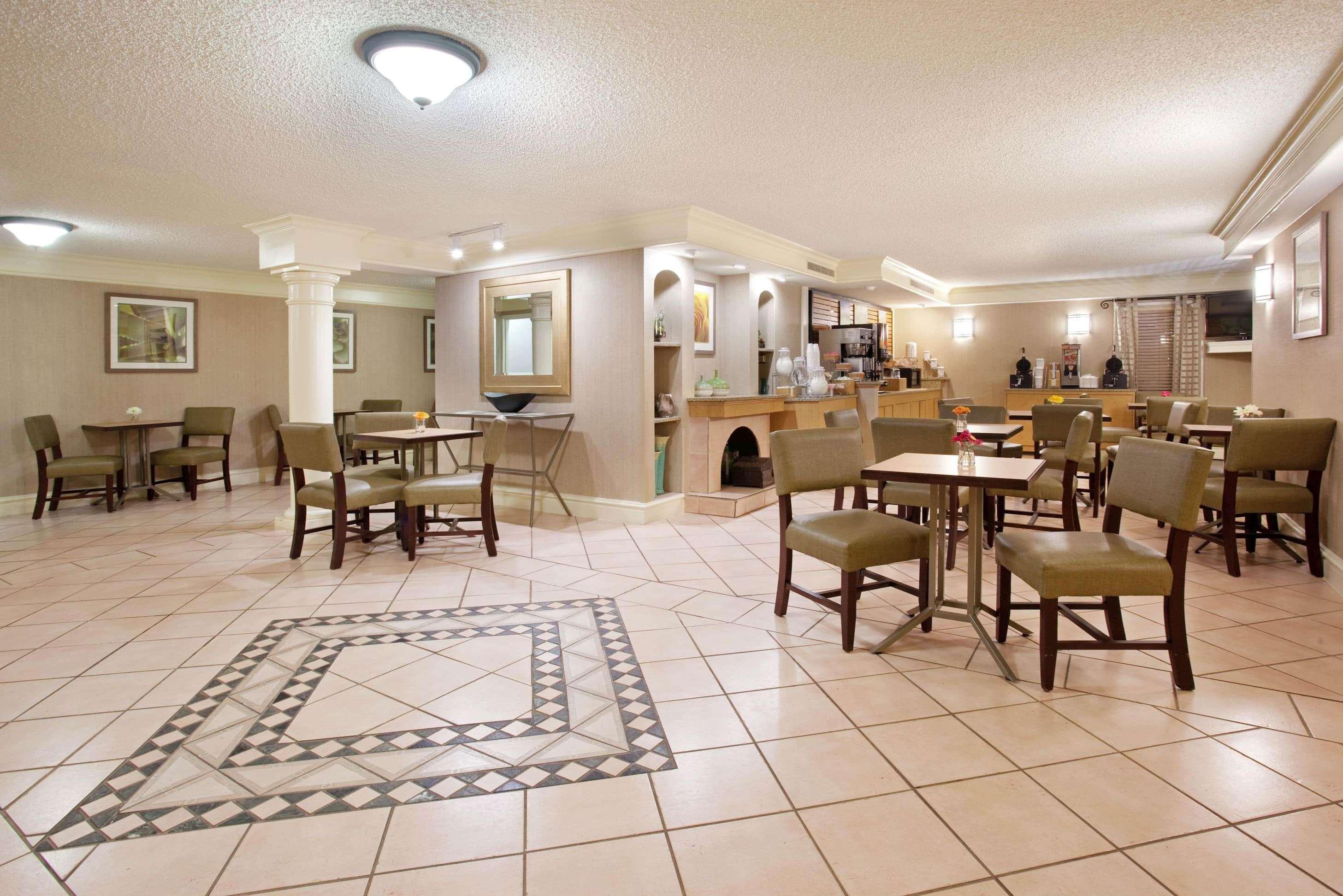 La Quinta Inn By Wyndham Denver Central エクステリア 写真