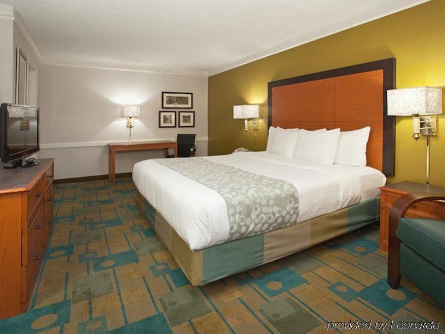La Quinta Inn By Wyndham Denver Central エクステリア 写真