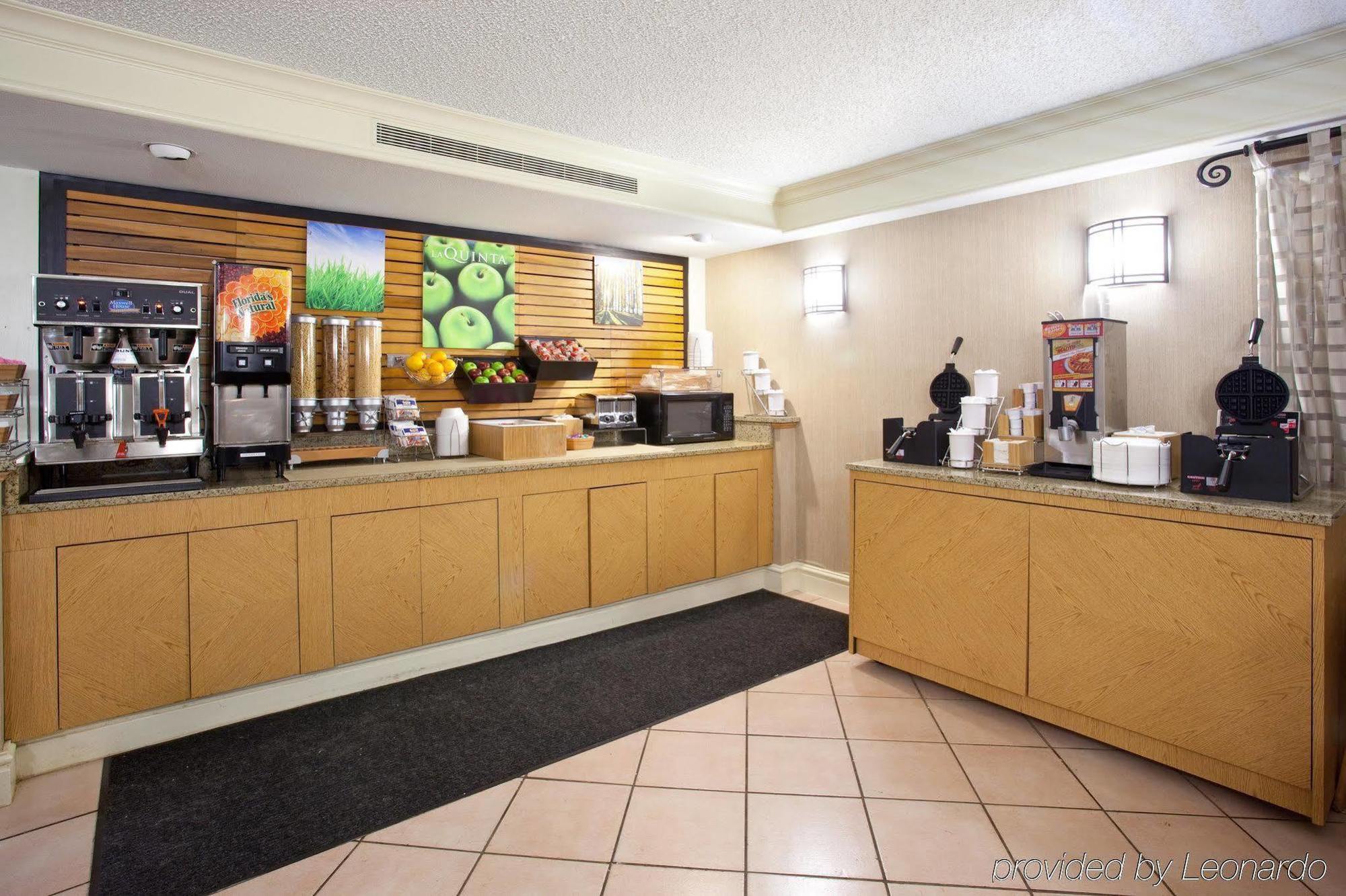 La Quinta Inn By Wyndham Denver Central エクステリア 写真